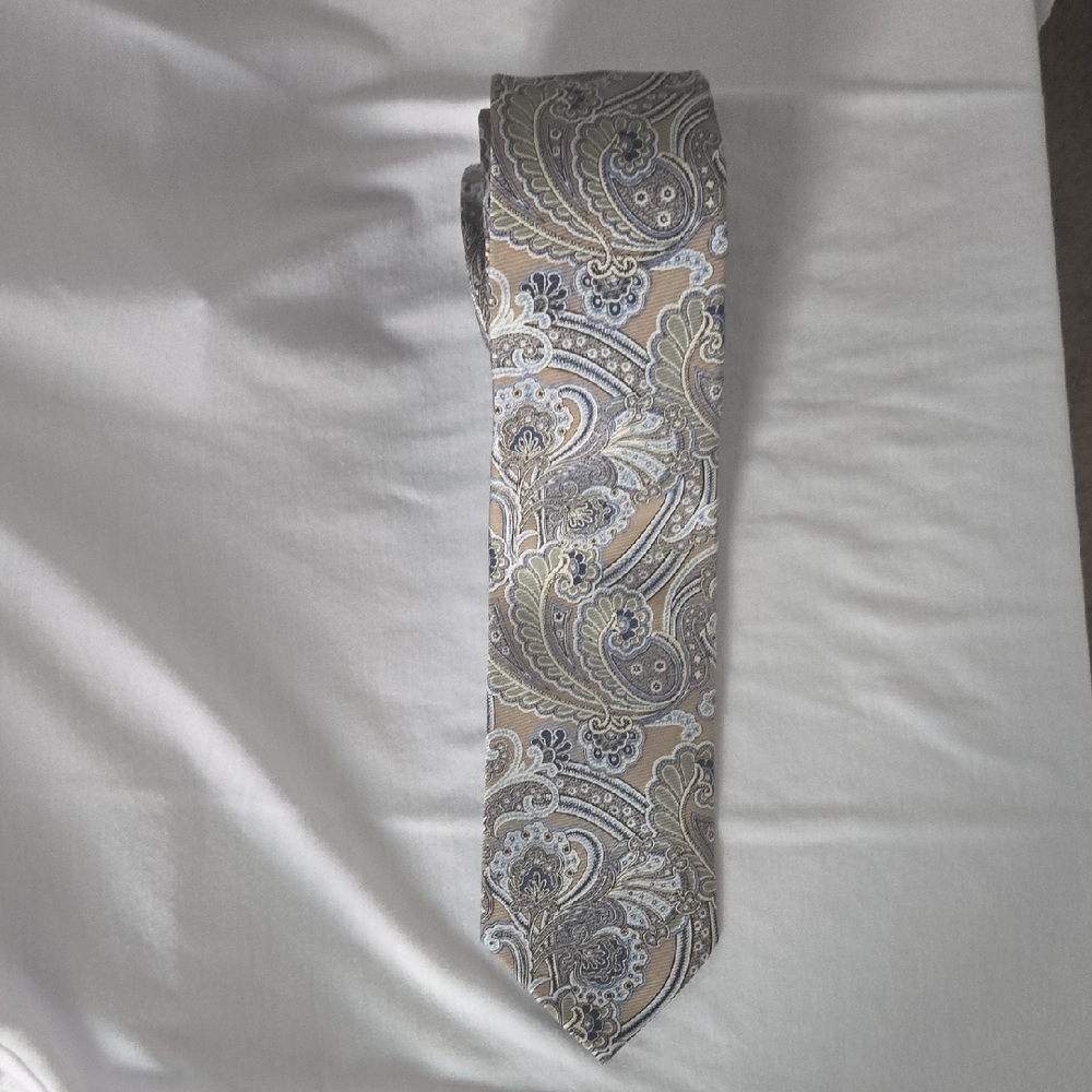 Joseph Abboud Paisley Tie in Gray and Tan